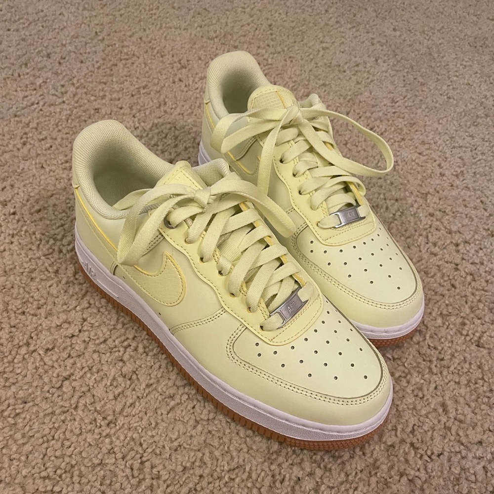 Nike Air Force 1 Luminous Green